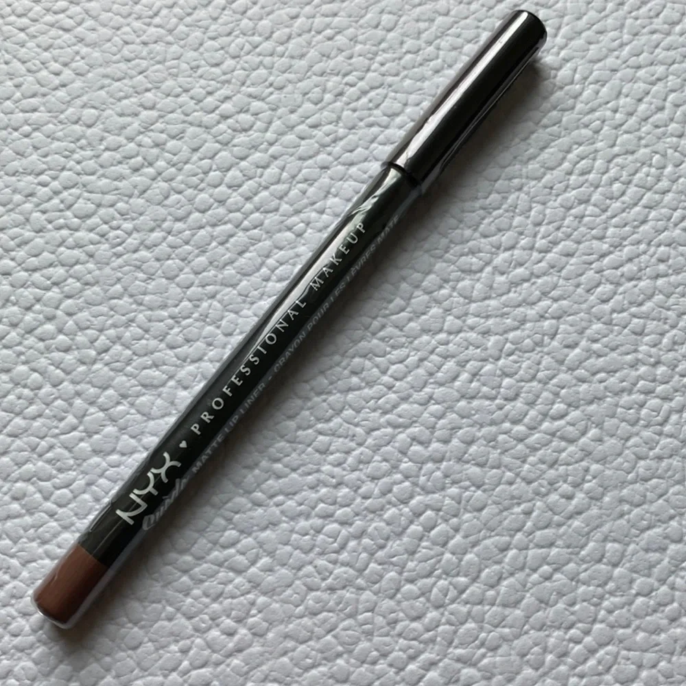 ❗️6/$25❗️NYX Sandstorm Suede Matte Lip Liner